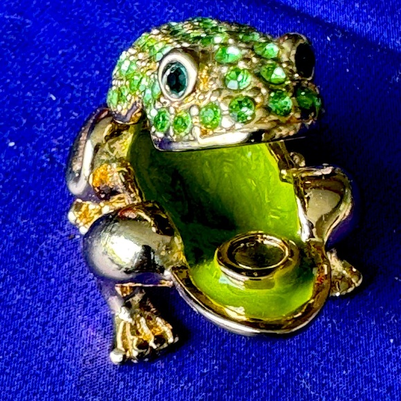 Green Crystal Frog Surprise gift box - Picture 3 of 3